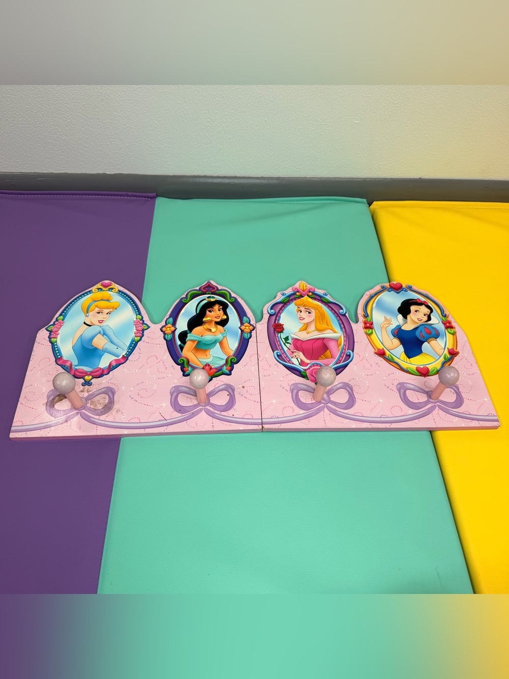 Disney Princess Delta Vintage 4-peg Wall Coat Hang